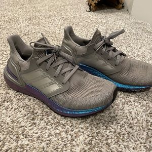 adidas UltraBoost 20 - Grade School Size 6
Space Edition Grey